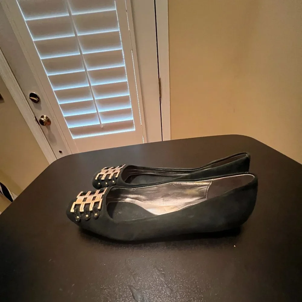 Calvin Klein size 9.5 green suede flats